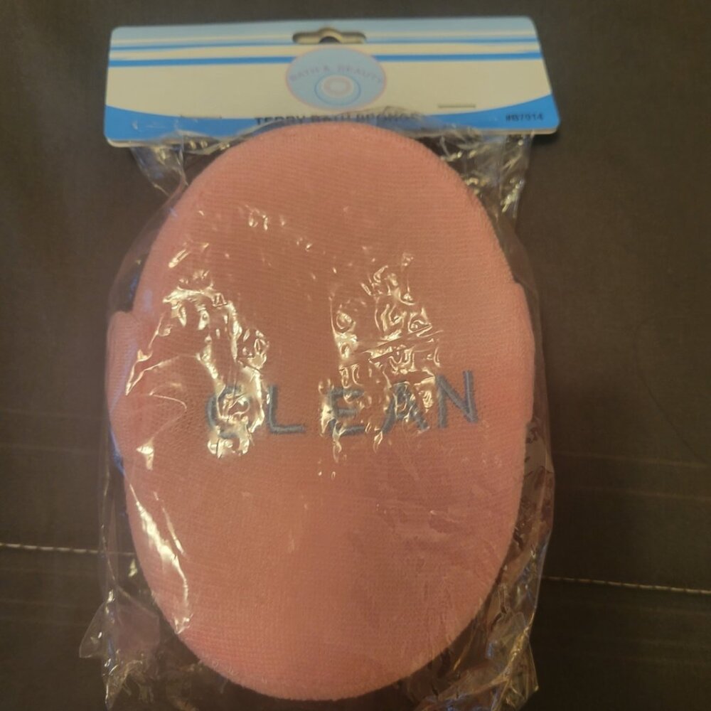 Pink body sponge 2/$5, free with Purchase